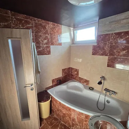 Spacious In The Center Of Apartment *