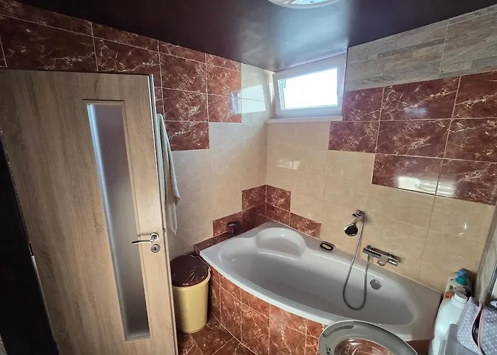 Spacious In The Center Of Apartment *